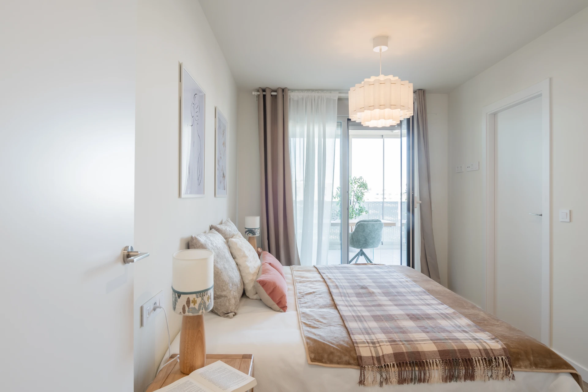 7_Master_bedroom_Home_Staging (1)