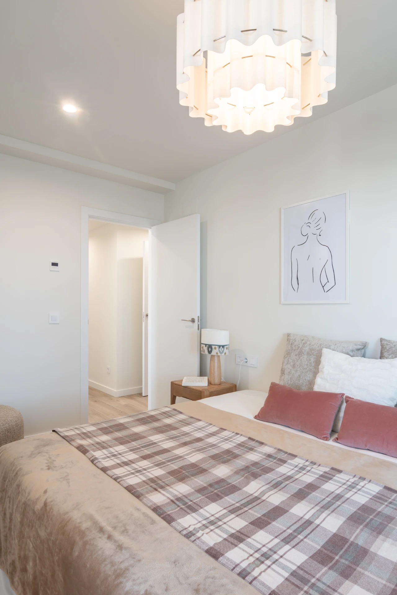 7_Master_bedroom_Home_Staging (10)