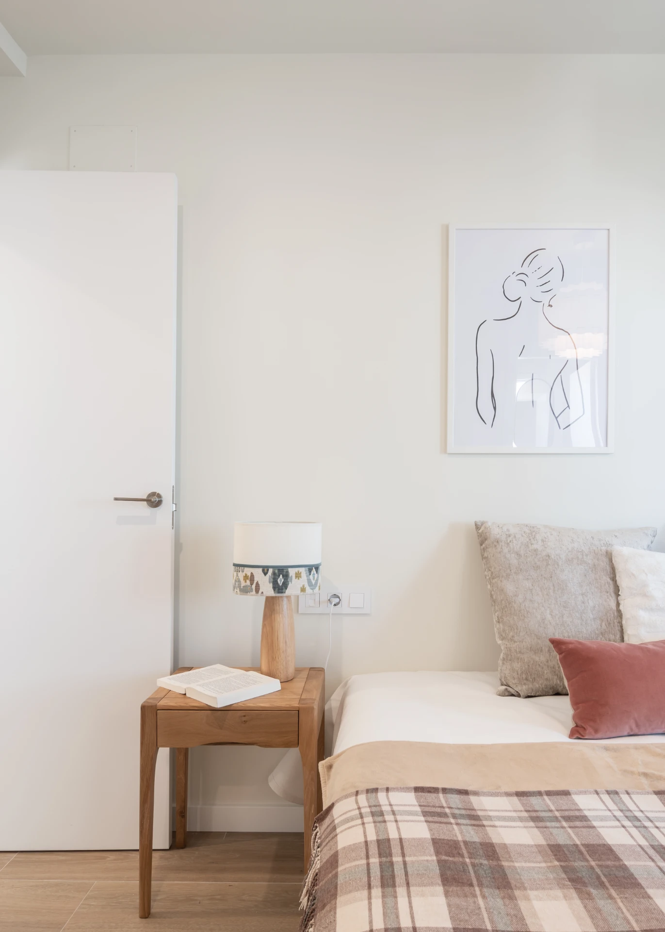 7_Master_bedroom_Home_Staging (5)