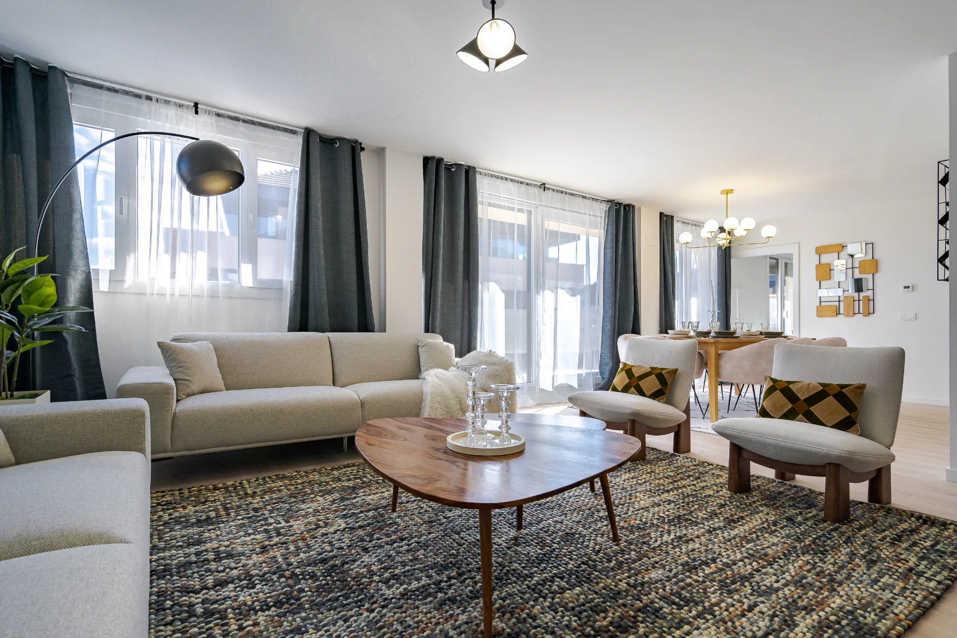 5 (5)_Promotores_Decoracion_Piso_Piloto