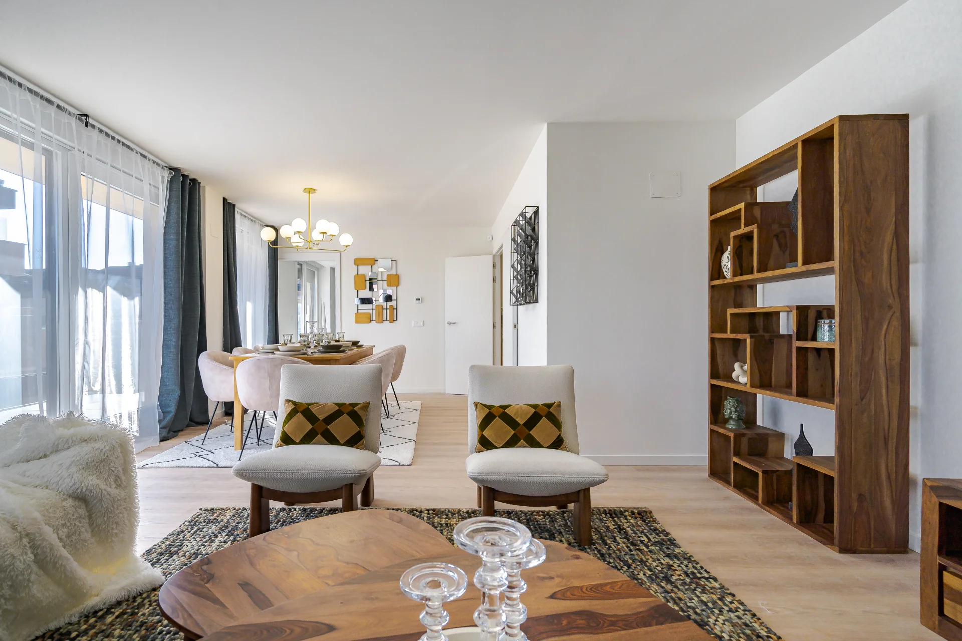 5 (6)_Promotores_Decoracion_Piso_Piloto