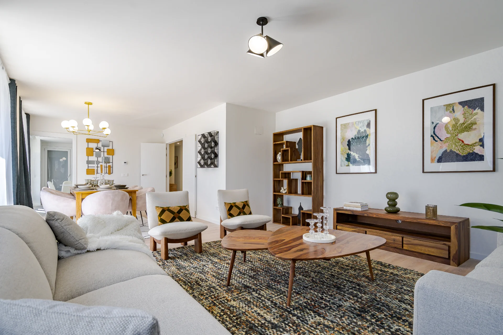 5 (7)_Promotores_Decoracion_Piso_Piloto