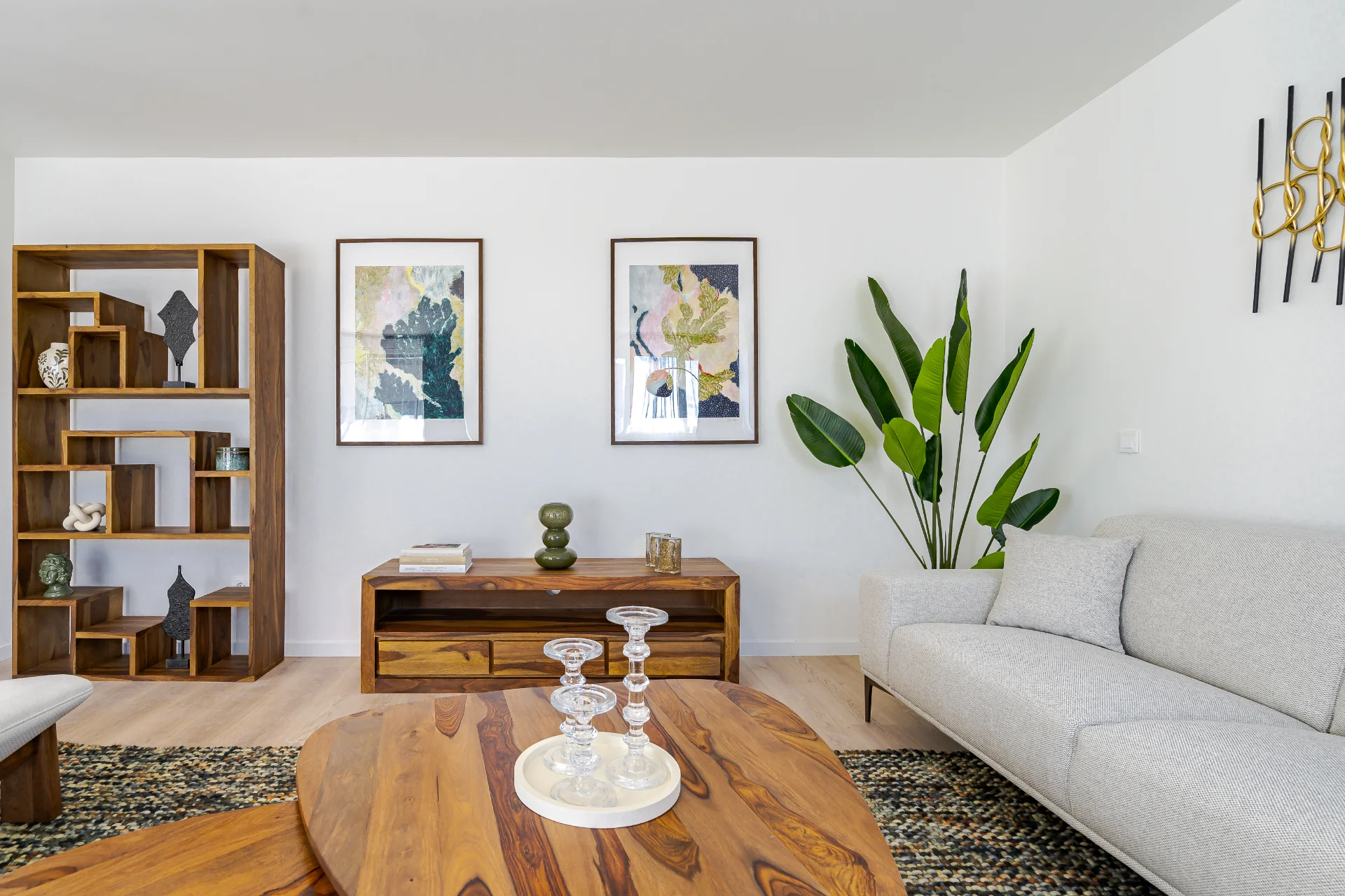 5 (8)_Promotores_Decoracion_Piso_Piloto